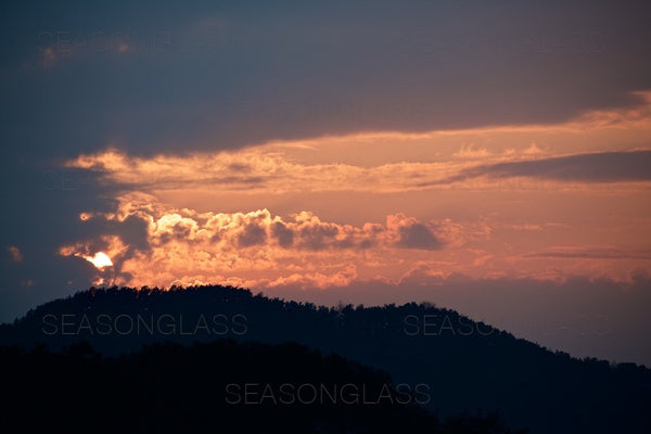 Light and Clouds – Ahae